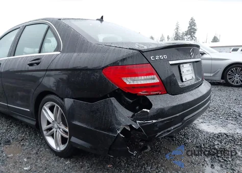 2014 Mercedes-Benz C 250 Sport из США, поврежденный, VIN WDDGF4HB3ER310369